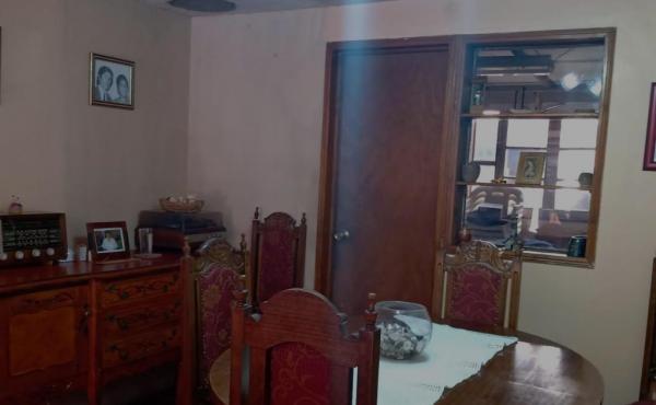 comedor con tragaluz y acceso directo a cocina y living