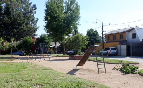 Plaza a media cuadra