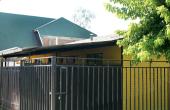 Casa esquina con excelente orientación y ubicación dentro de apacible barrio