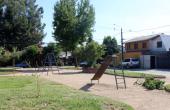 Plaza a media cuadra